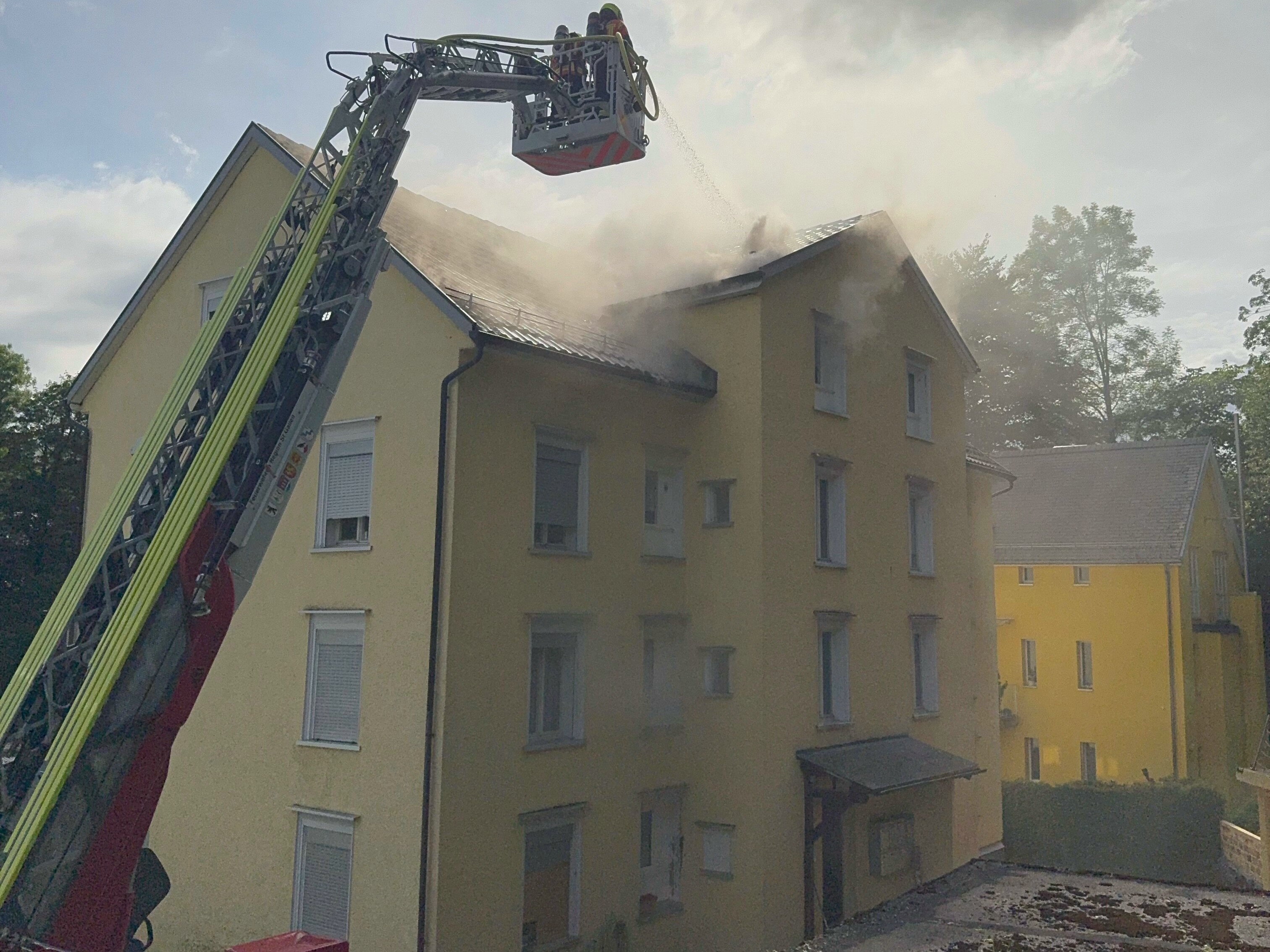 Kellerbrand in Mehrfamilienhaus